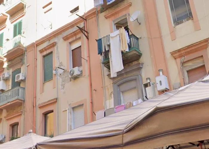Market House Napoli